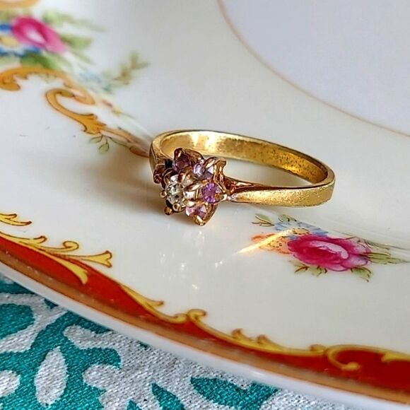 Vintage Brass Ring, Gold Tone with Light Purple Flower Center Size 6.5 - Picture 1 of 12